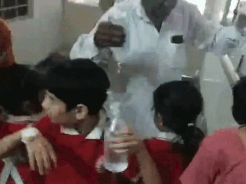 श्रीगंगानगर में पिकनिक पर आए स्कूली बच्चों को फूड प्वाइजनिंग:CMHO बोले- वाटर पार्क में नहाने आए, लस्सी पी थी; 48 बच्चे हॉस्पिटल में भर्ती
