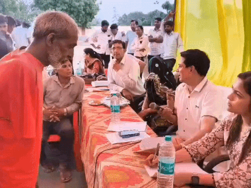 नांगल के थूमड़ी गांव में कलेक्टर की रात्रि चौपाल:बिजली, पानी, सफाई जैसी शिकायतें मिली; कई समस्याओं का मौके पर ही समाधान
