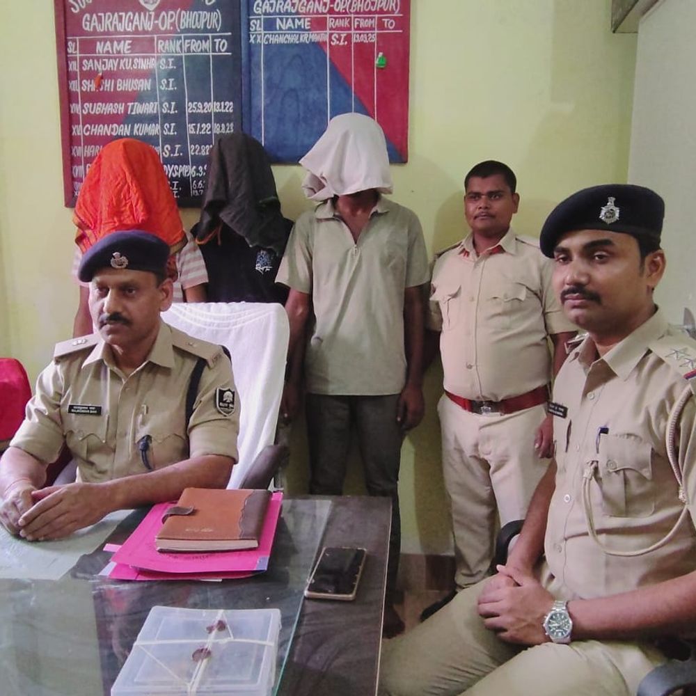 भोजपुर में लूटकांड में शामिल 3 बदमाश गिरफ्तार:युवक से ऑनलाइन 28 हजार रुपए ट्रांसफर कराया था, देसी पिस्टल-मोबाइल बरामद