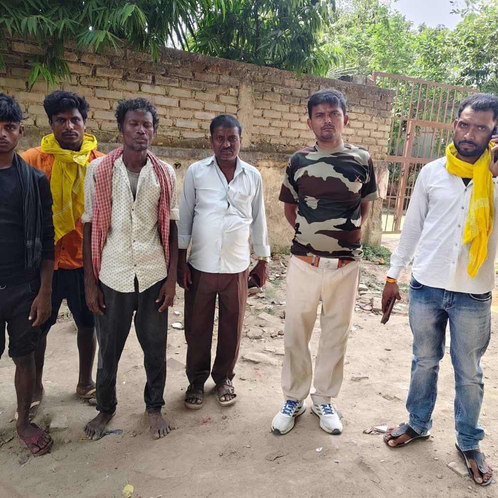 भोजपुर में तेज रफ्तार बाइक दीवार से टकराई:हादसे में एक युवक की मौत, 2 दोस्त घायल; चिमनी भट्ठा पर मजदूरी के पैसे का हिसाब करने गया था