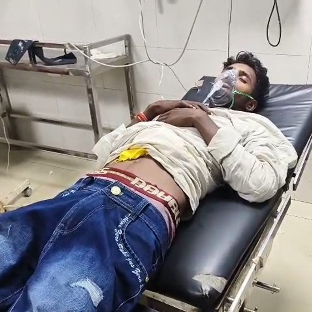 भोजपुर में हर्ष फायरिंग के दौरान युवक को लगी गोली:शादी समारोह में नाच देख रहा था, रीढ़ की हड्डी में फंसी बुलेट; पटना रेफर