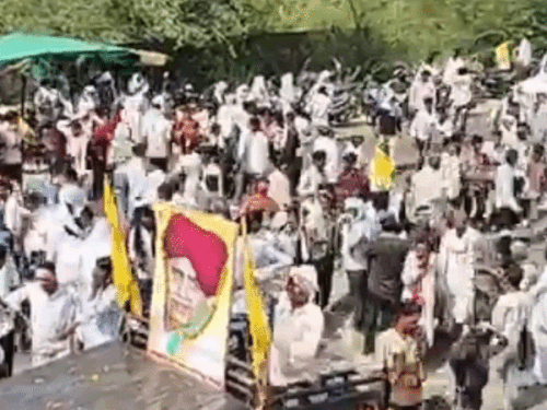 हजारों की संख्या में गुर्जर समाज के लोग‌ कुशालीदर्रा पहुंचे:देवनारायण भगवान राष्ट्रीय महोत्सव के पहले दिन हुआ पद दंगल
