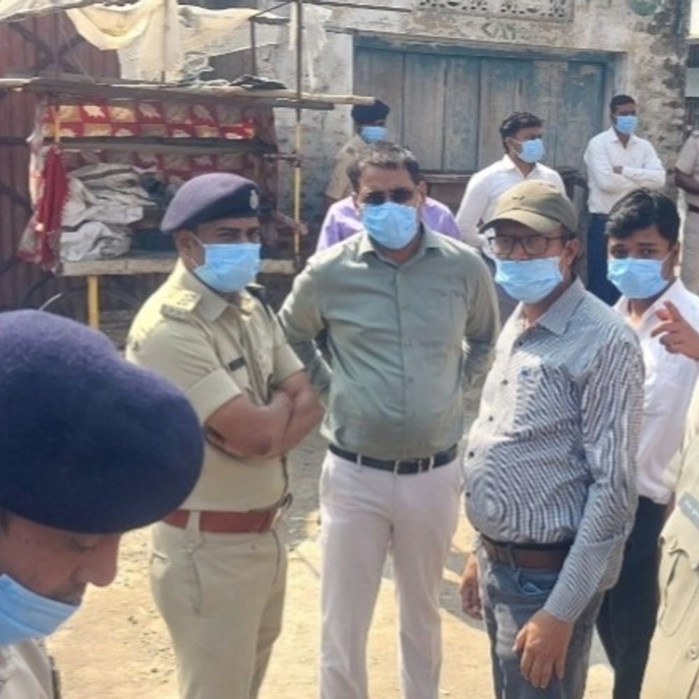 बेगूसराय के 6 घर में चल रहा था अवैध बूचड़खाना:बारो में 29 जिंदा-आठ सिर कटा मृत गोवंश बरामद, दो कसाई गिरफ्तार