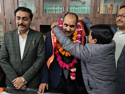 लखनऊ में सपा पार्षद को दिलानी होगी शपथ:सुप्रीम कोर्ट में हाईकोर्ट के निर्णय पर दाखिल एसएलपी खारिज, आदेश नहीं मानने पर अदालत में होना पड़ेगा पेश
