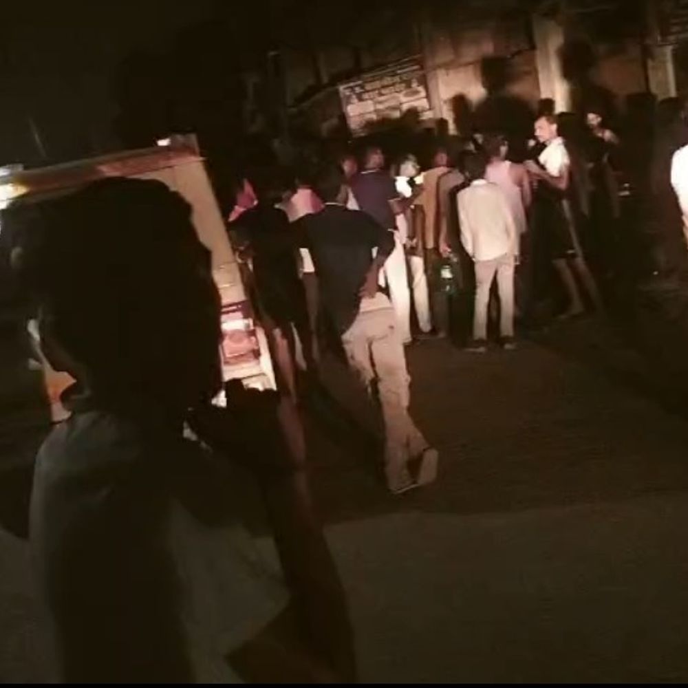 लखनऊ में लगातार तीसरे दिन बवाल:बिजली कटौती पर देर रात सड़क पर उतरे लोग, जमकर की नारेबाजी, पावर हाउस का किया घेराव