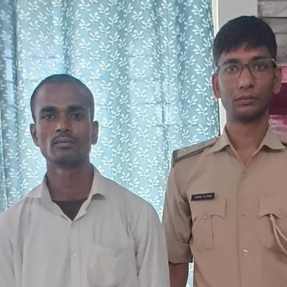 मधेपुरा का बदमाश बेगूसराय में गिरफ्तार:2 पिस्टल, मैगजीन-गोली बरामद, थानाध्यक्ष बोले- बड़ी साजिश को अंजाम देने वाला था