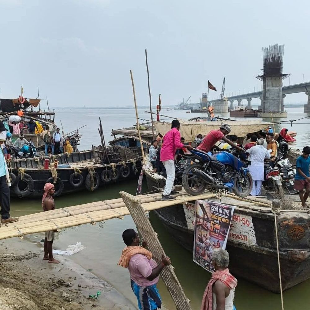 भागलपुर से नवगछिया के लिए 5 निशुल्क नाव उपलब्ध:सासंद पप्पू यादव बोले- हमने कहा था, हमने किया; 3 दिन पहले विक्रमशिला सेतु का लिया था जायजा