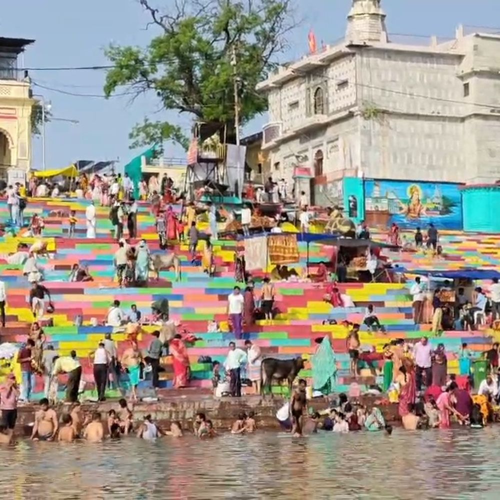 नर्मदापुरम में शनि जयंती-अमावस्या का 13साल बाद विशेष संयोग:हजारों श्रद्धालुओं ने लगाई आस्था की डुबकी, शनि मंदिर में उमड़ी भीड़