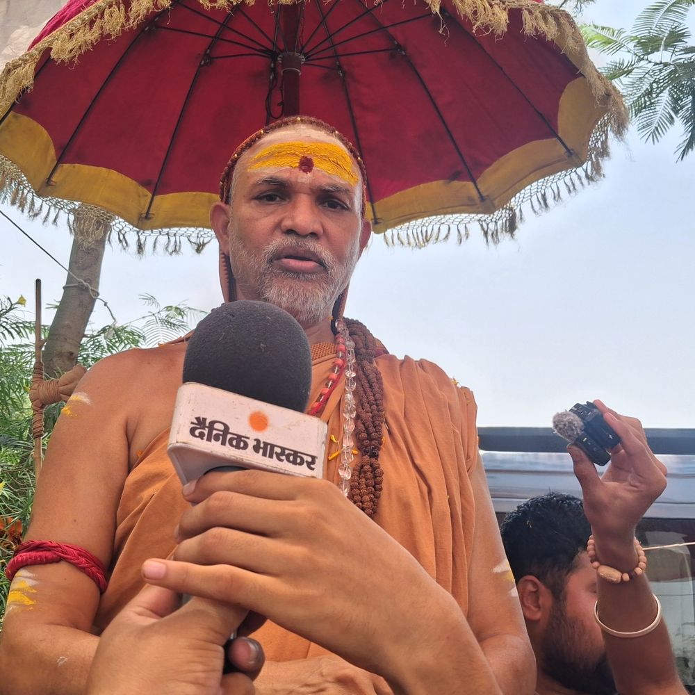 आजमगढ़ में बोले स्वामी अविमुक्तेश्वरानंद महाराज:गाय के बारे में करनी और कथनी में भेद न करें यूपी सरकार, कागजों पर बने हैं कानून