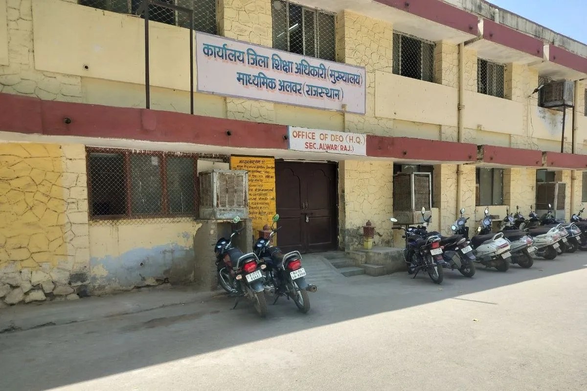 सरकारी स्कूलों में छुट्टियों का बड़ा ‘खेल’: मनचाहा तबादला भी लिया और नियम विरुद्ध डकार गए 10 पीएल, सरकार को लाखों का चूना