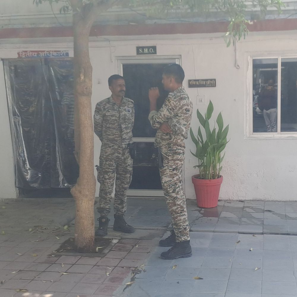 विदेशी नंबर पर करता था बातचीत,:ATS पिता–पुत्र को पूछताछ के लिए ले गई