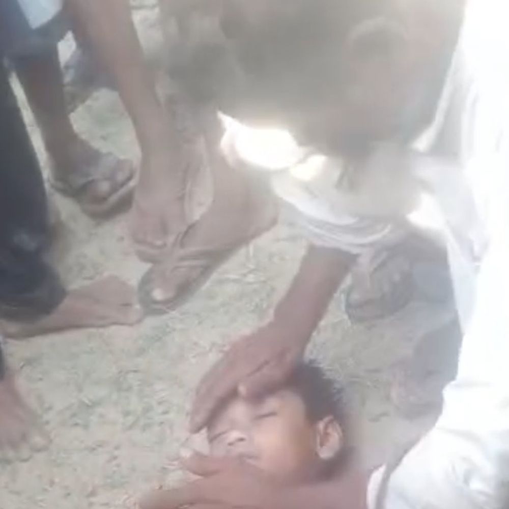 गंगा में डूबने से 13 साल के बच्चे की मौत:फतेहपुर में बचाने उतरे तीन परिजन भी गहरे पानी में फंसे, स्थानीय लोगों ने बचाया