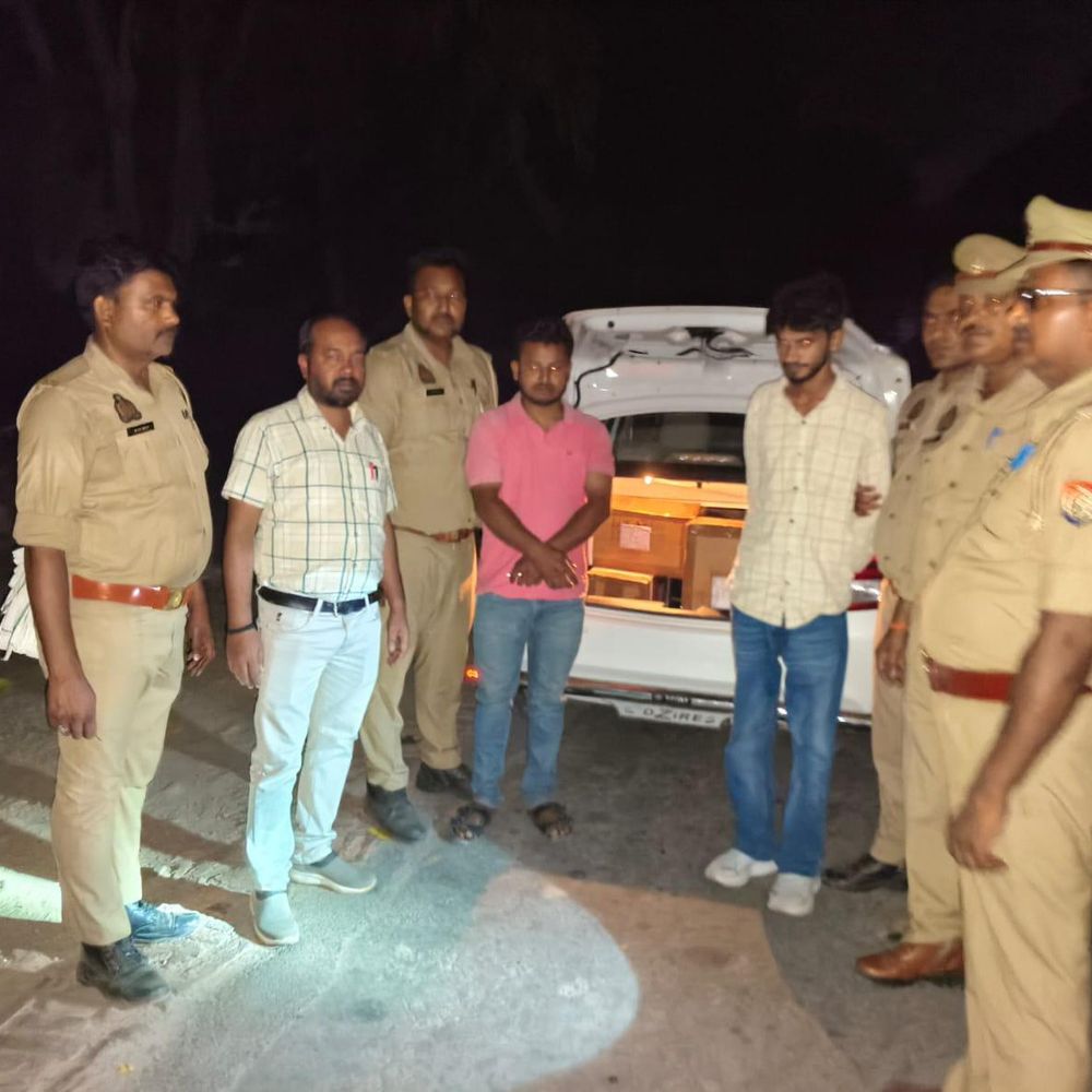 रामपुर में 500 कोडीन सिरप बरामद, दो गिरफ्तार:औषधि विभाग-पुलिस ने की संयुक्त कार्रवाई, अवैध कारोबार पर कसा शिकंजा