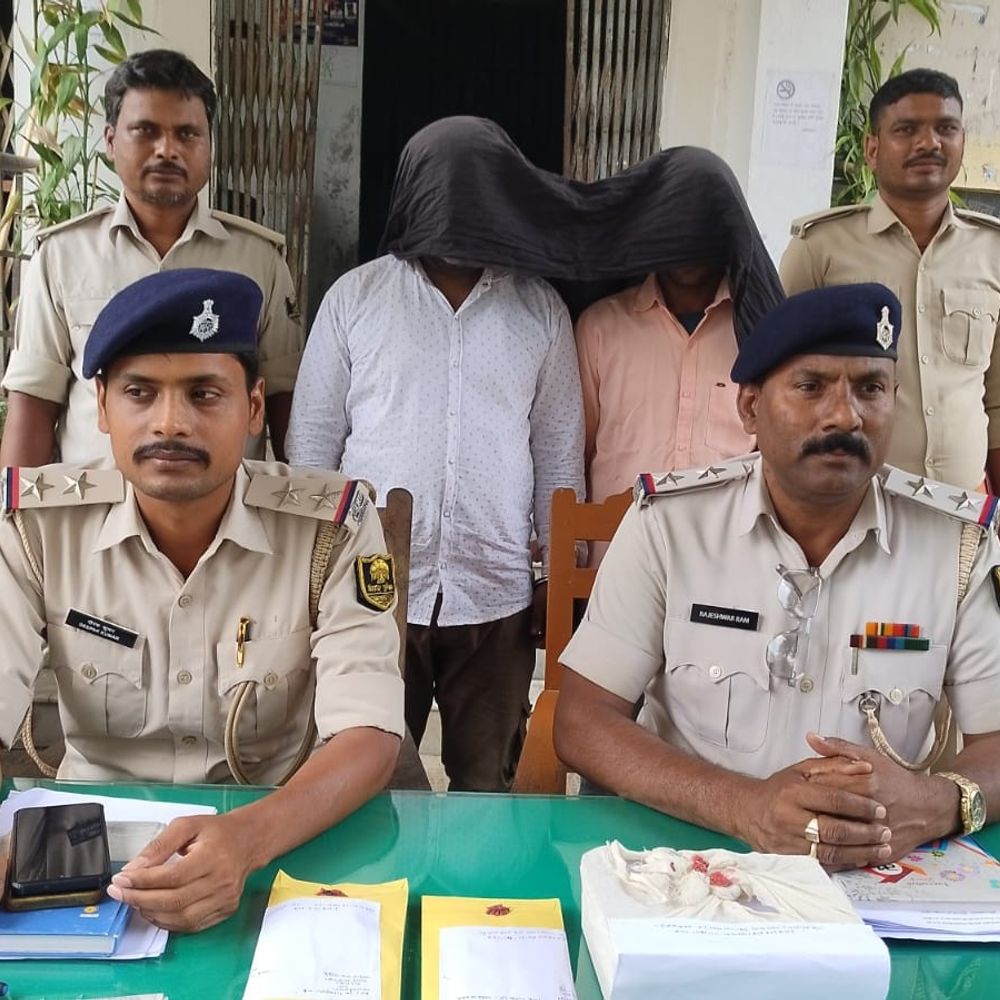पूर्णिया में तस्कर जीजा-साला गिरफ्तार:75 ग्राम स्मैक के साथ पुलिस ने दबोचा, खरीद-फरोख्त से लेकर डिलीवरी का काम करते थे