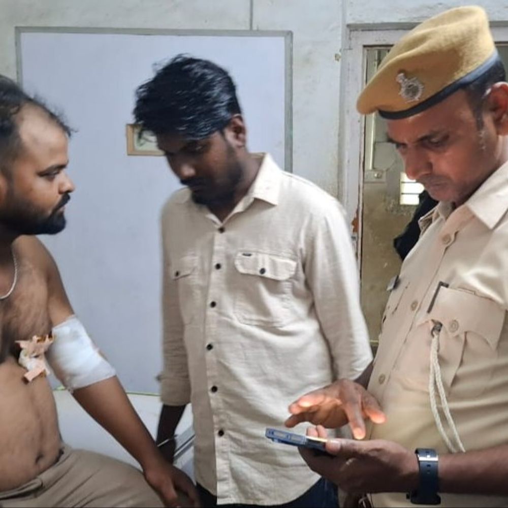 थाने से 500 मीटर दूर दो युवकों को मारी गोली:बाइक से आए तीन बदमाशों ने कार सवार पर दागी बुलेट, एक की हालत नाजुक