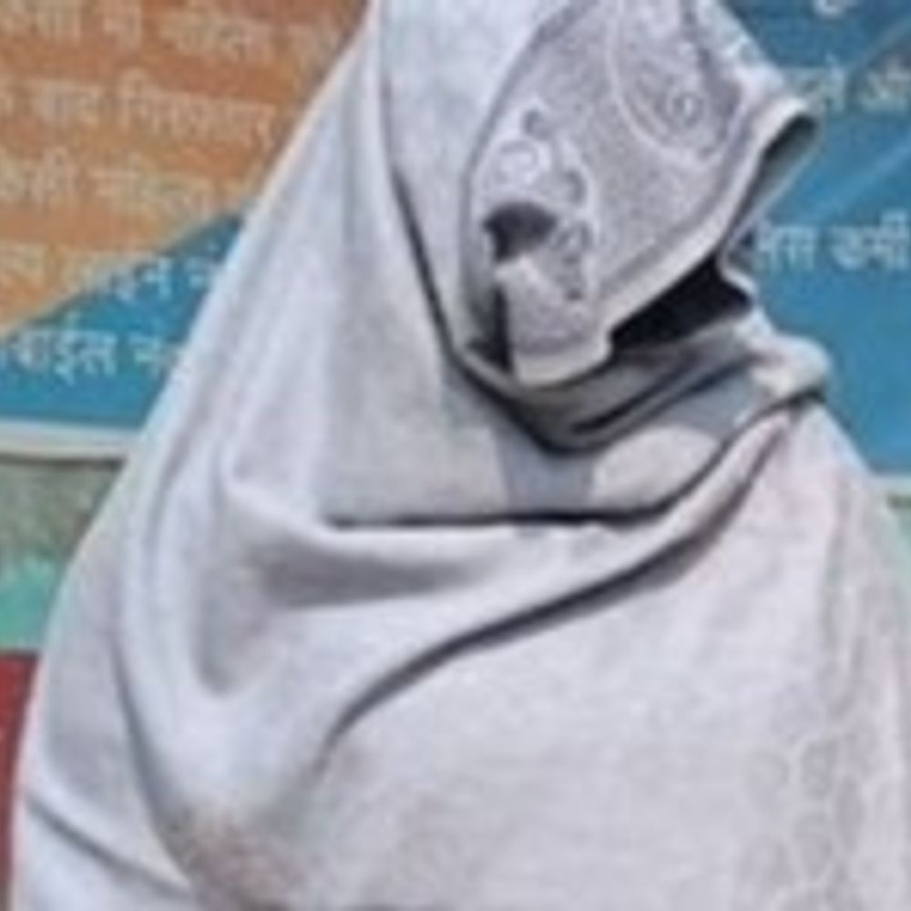 पूर्णिया में हेरोइन के साथ महिला समेत 2 तस्कर गिरफ्तार:वाहन जांच में बस से पकड़े गए दोनों, गिरोह के तीसरे सदस्य की तलाश में पुलिस