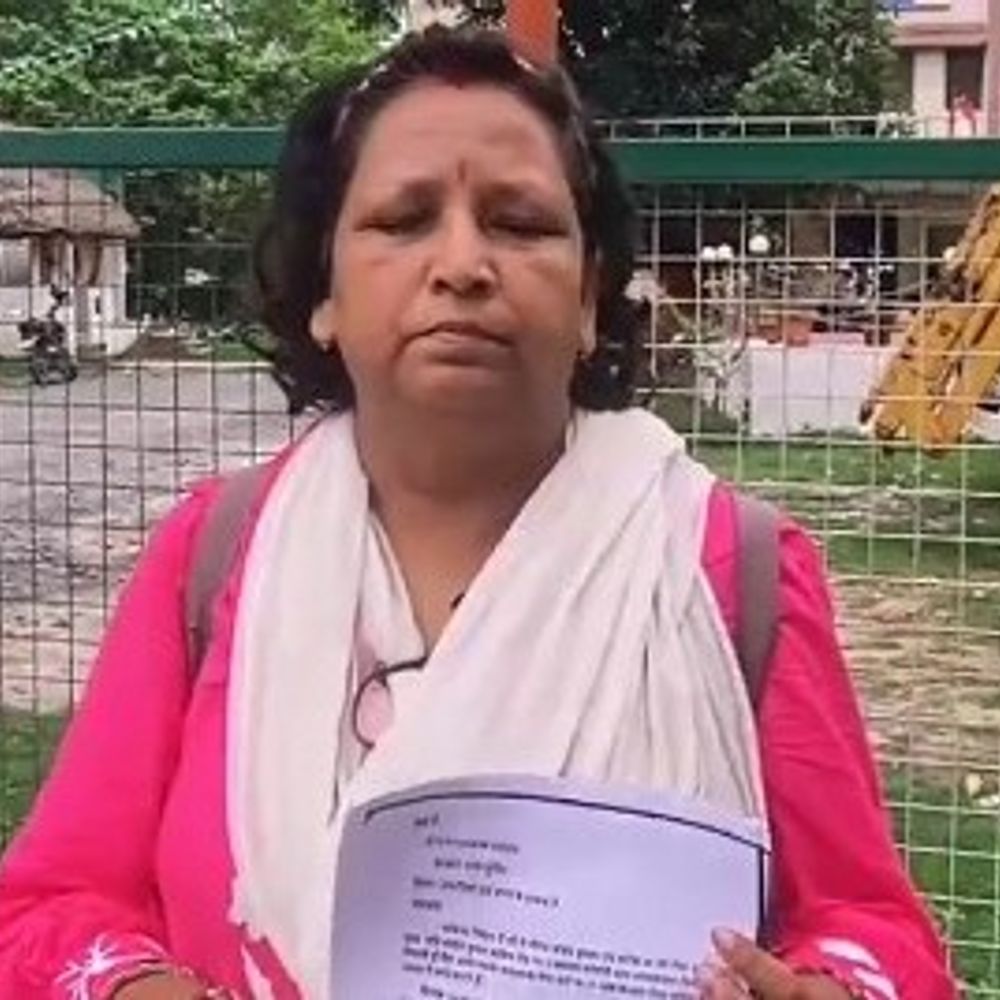 पूर्णिया में भाइयों ने बहन को घर से निकाला:पीड़िता ने लगाया मारपीट-जालसाजी का आरोप, थाने पहुंचकर लगाई न्याय की गुहार
