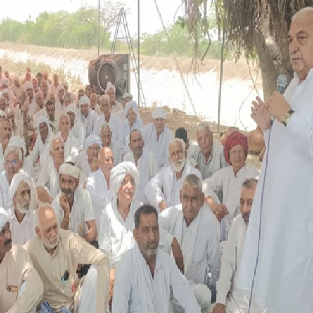 धरने पर बैठे किसानों को भूपेंद्र हुड्डा का समर्थन:रोहतक में बोले, नहर को पक्का करने नहीं देंगे, सरकार के समक्ष उठाएंगे मुद्दा