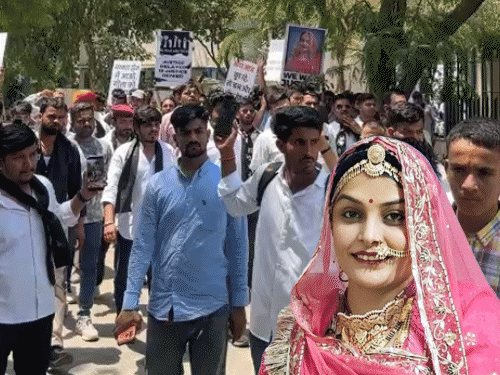 कॉन्स्टेबल ने पत्नी को सुसाइड के लिए उकसाया:अ​हमदाबाद में परिजनों ने किया प्रदर्शन, पति के खिलाफ मामला दर्ज