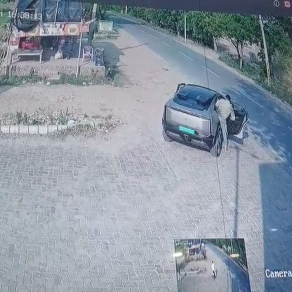 एडवोकेट को अपहरण कर बंधक बनाने का मामला:पेट्रोल पंप से ही किया था पूर्व चेयरमैन के बेटे ने पीछा, बरसाना के लोगों ने किया पूर्व चेयरमैन का बहिष्कार