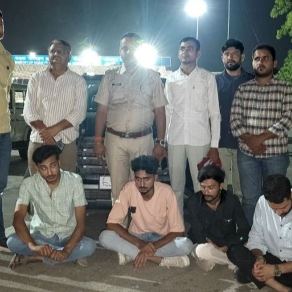 टोलकर्मी बनकर ANTF ने एमडी के साथ पकड़े चार तस्कर:टोल नहीं कटने की बात कहकर कार को साइड करवाया, तलाशी में मिली अवैध एमडी