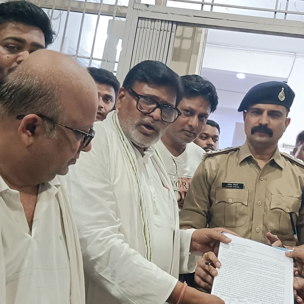 परीक्षा फर्जीवाड़े को लेकर कांग्रेस का कोतवाली पर प्रदर्शन:कॉलेज प्रिंसिपल पर कार्रवाई की मांग; नारेबाजी के बाद दिया ज्ञापन