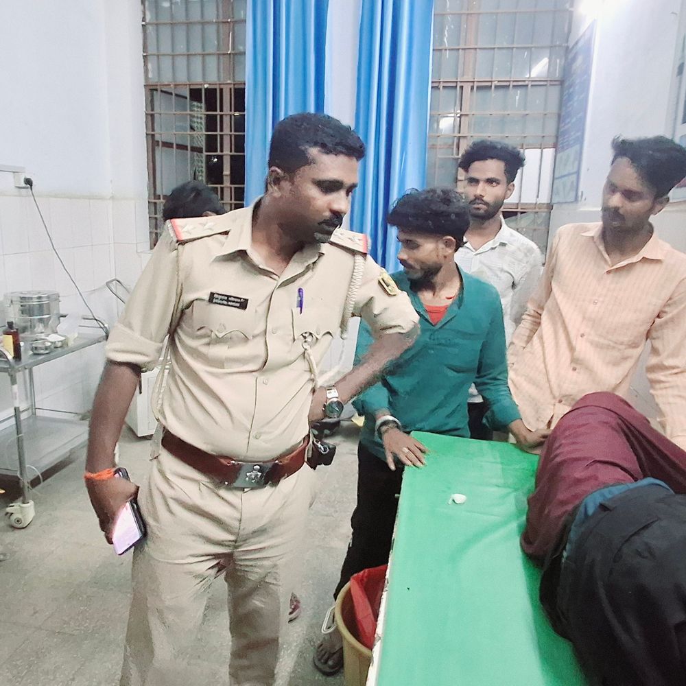 सुपौल में बदमाश ने बाइक सवार युवक को मारी गोली:पैर में लगी बुलेट, दोस्त के साथ जा रहा था शादी में