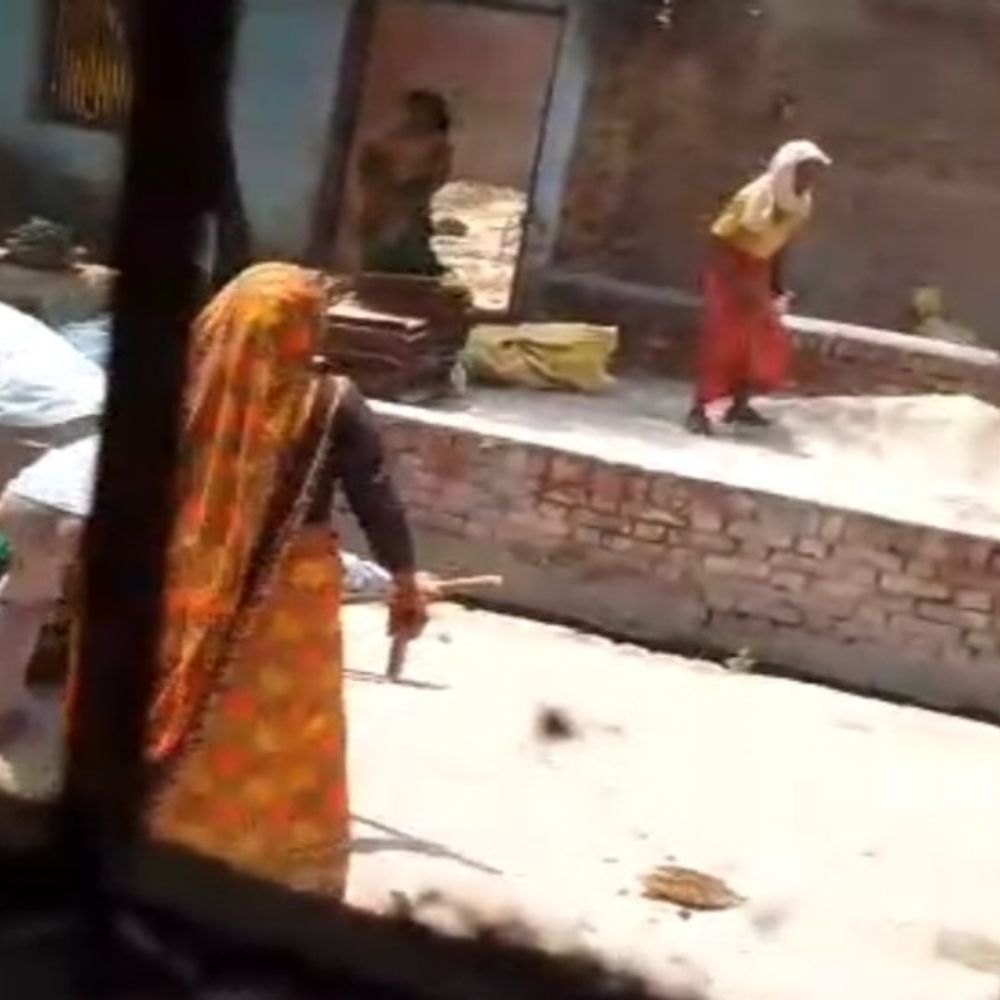 महिला मारपीट मामले में छह आरोपियों का सरेंडर:मकान कब्जे को लेकर की थी बेरहमी से पिटाई, युवती के प्राइवेट पार्ट पर बरसाए थे डंडे