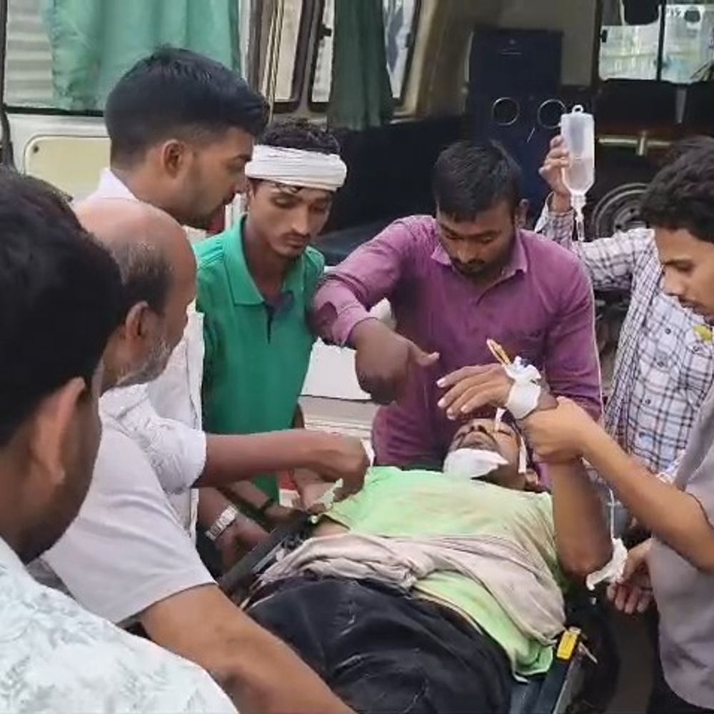 भभुआ में युवक ने खुद को हथियार से घायल किया:इलाज के दौरान मौत, पत्नी बोली- दूसरी महिला के प्यार में था, संबंध टूटने से डिप्रेश था