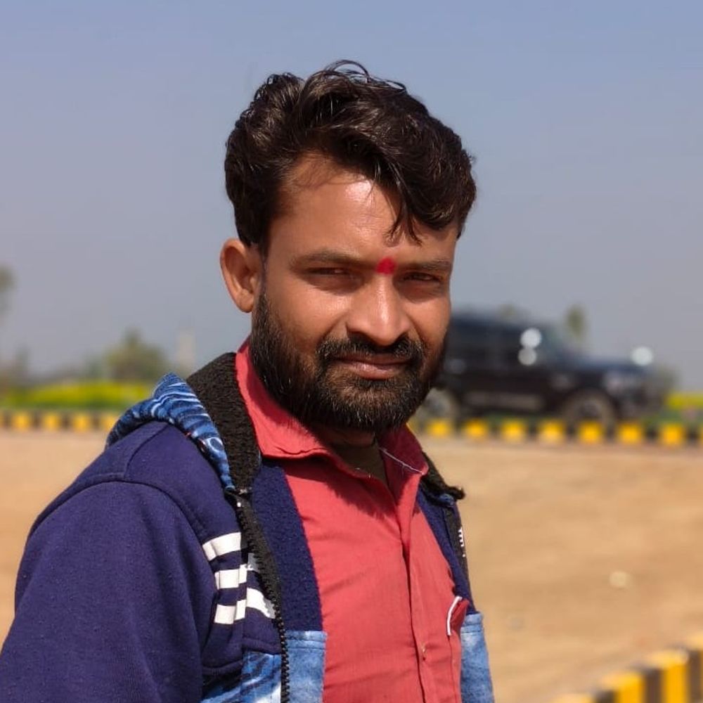 गोंडा में सड़क हादसे में बाइक सवार की मौत:3 दिन पहले रिटायर्ड पीडब्ल्यूडी कर्मचारी पिता की भी गई थी जान