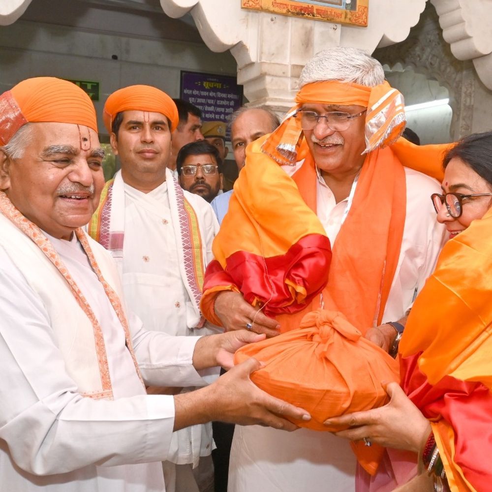नाथद्वारा पहुंचे केंद्रीय पर्यटन मंत्री गजेंद्र सिंह शेखावत:किए श्रीनाथजी के श्रृंगार झांकी के दर्शन किए