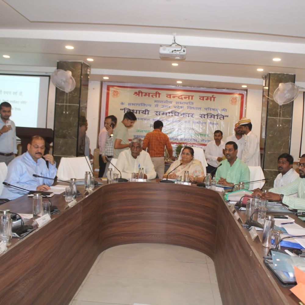 यूपी विधान परिषद समिति ने की विकास कार्यों की समीक्षा:मेरठ, बागपत, बुलंदशहर के अधिकारियों संग हुई बैठक