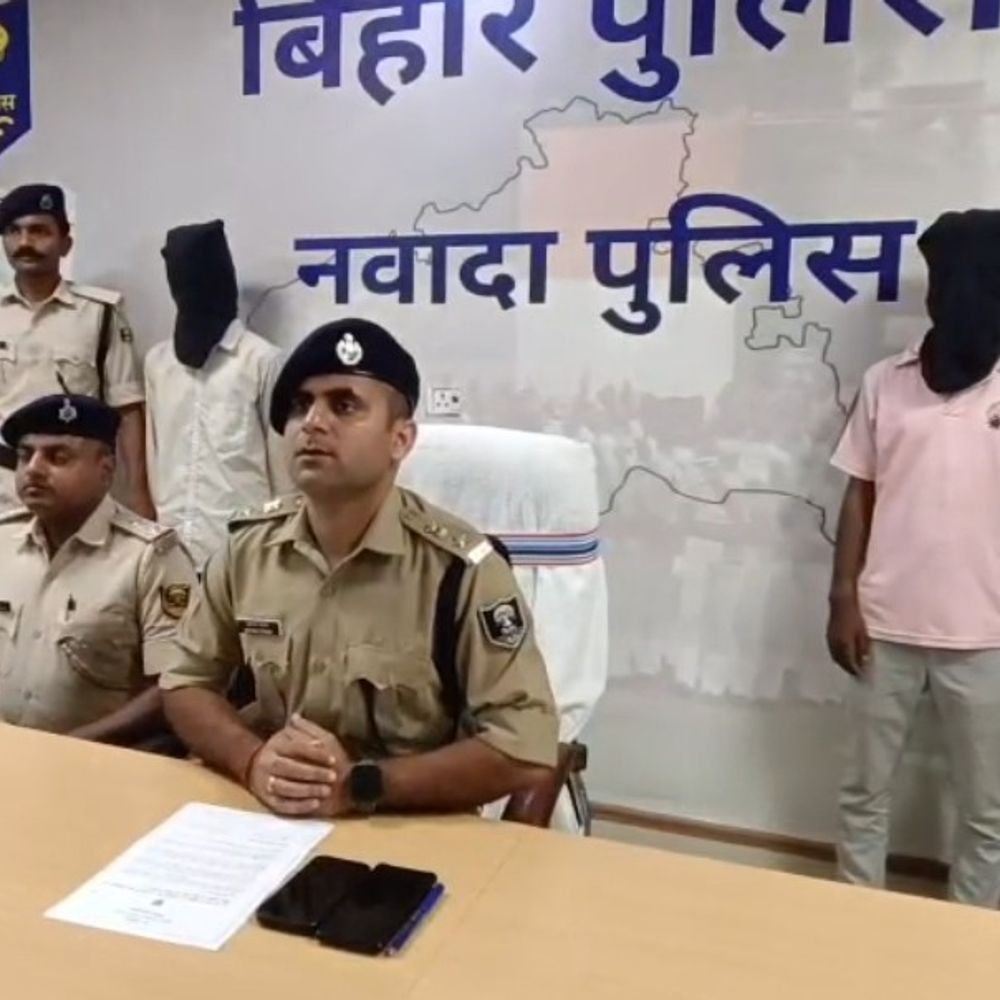 SP अभिनव धीमान के निर्देश पर 2 आरोपी गिरफ्तार:नवादा पुलिस ने 10 दिन में लूटकांड का किया खुलासा, सामान बरामद