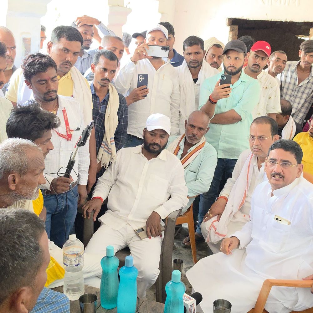 नवादा में ग्रामीणों ने बालू माफिया, पुलिस पर लगाए आरोप:पूर्व विधायक कौशल यादव ने सुनीं शिकायतें, SP से मिलेंगे