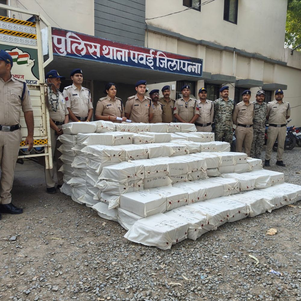पुलिस ने 18.5 लाख की अवैध शराब पकड़ी:फिल्मी स्टाइल में पीछा कर पिकअप जब्त, तस्कर फरार