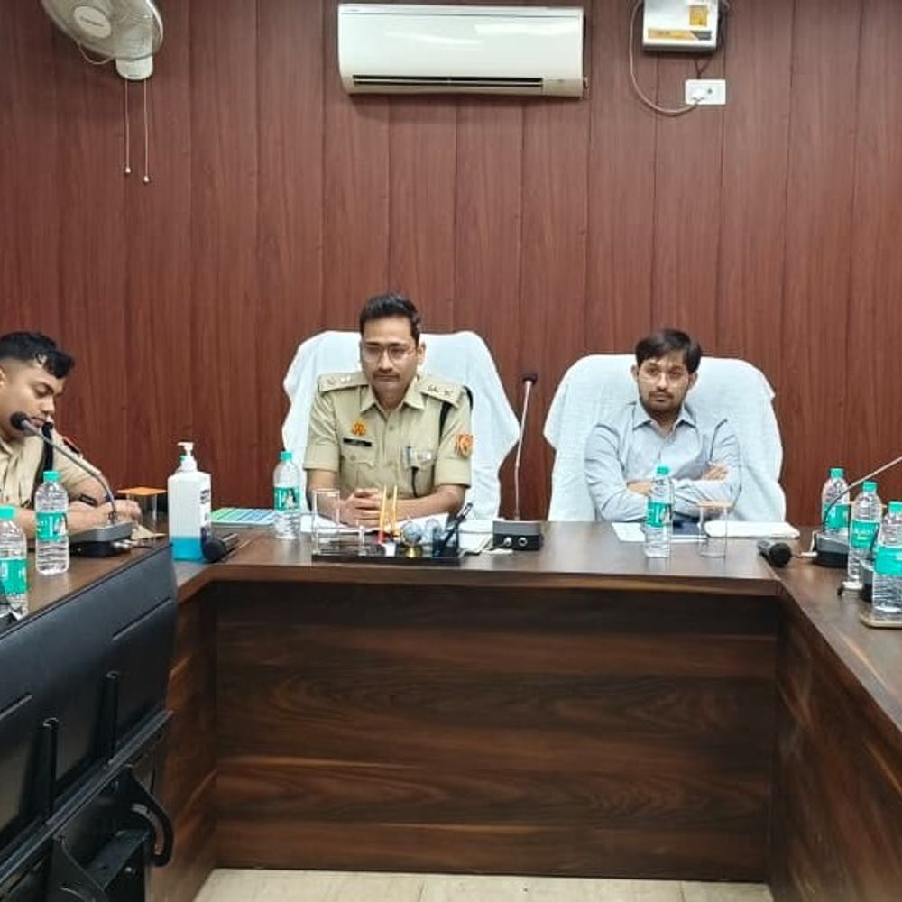 चंदौली में बकरीद को लेकर प्रशासन अलर्ट:पीस कमेटी बैठक में दिए शांति-व्यवस्था के निर्देश, कुर्बानी खुले में नही करने की अपील