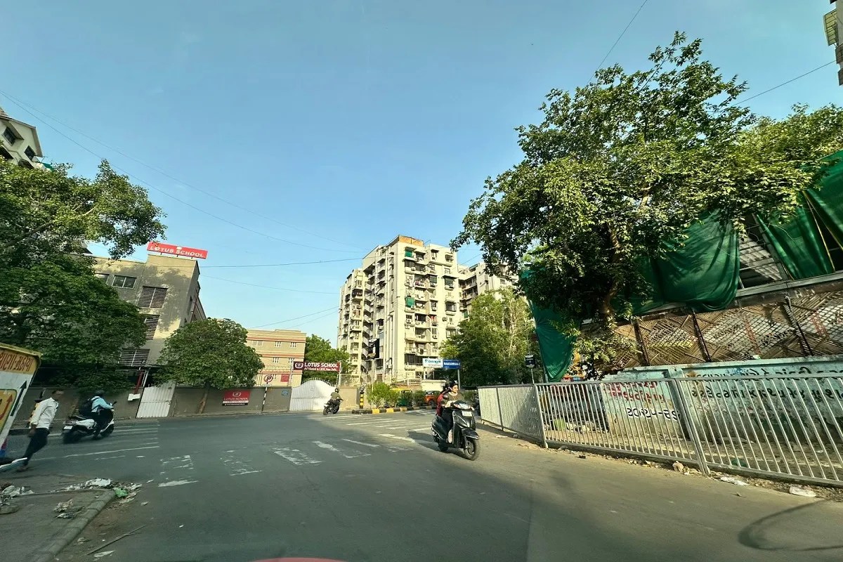 रोड सेफ्टी के लिए शहर के 7 जोन के 90 मार्गों पर लगेंगी रैलिंग और ग्रिल
