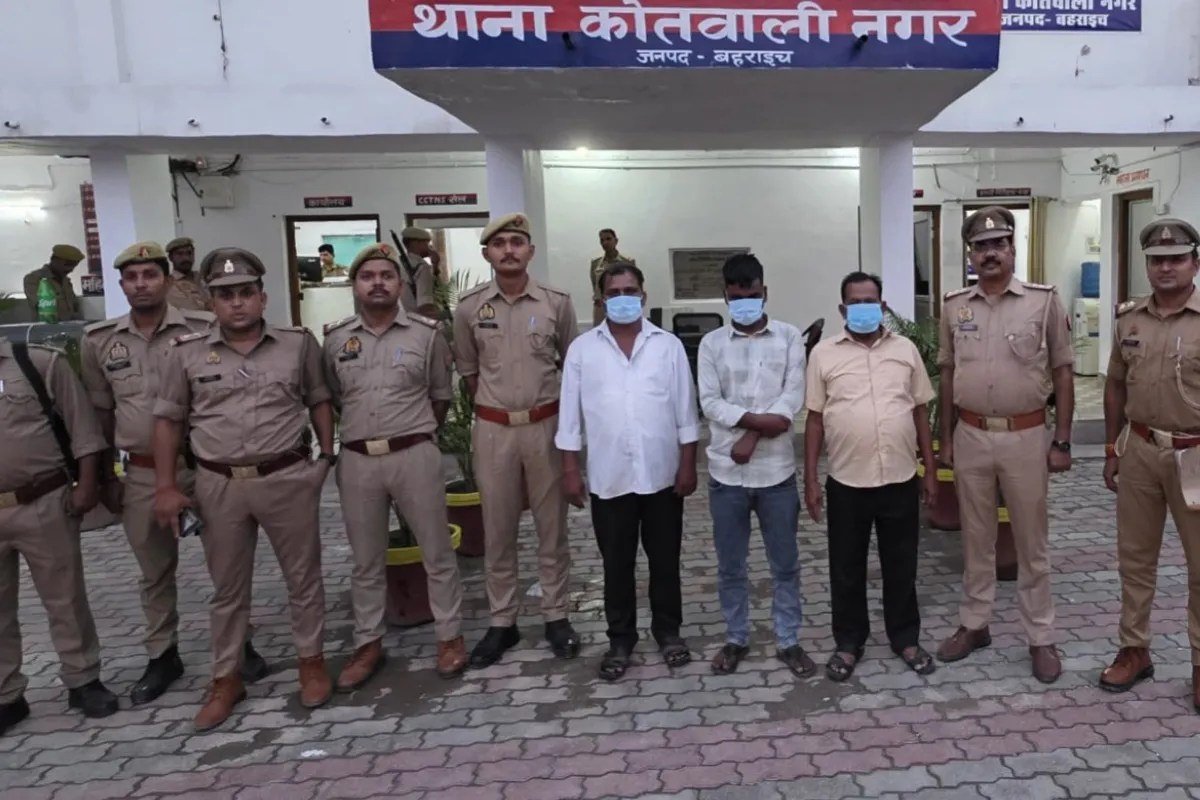 बहराइच में चल रहा था देह व्यापार का धंधा, पुलिस छापेमारी में आपत्तिजनक हालत में मिले दो महिला समेत 6 लोग