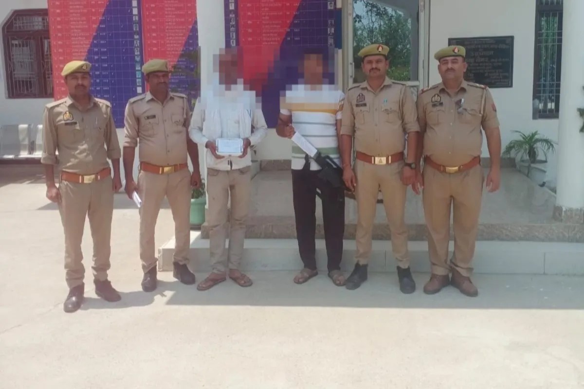 इटावा में हर्ष फायरिंग से एक युवक घायल, लाइसेंसी और अवैध असलहे के साथ पुलिस ने दो को किया गिरफ्तार