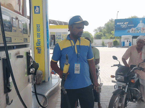 भारत में फिर महंगे हो सकते हैं पेट्रोल-डीजल:BPCL बोला- संकट जारी रहा तो दाम बढ़ना तय; 9 दिन में 3 बार बढ़ चुकी हैं कीमतें