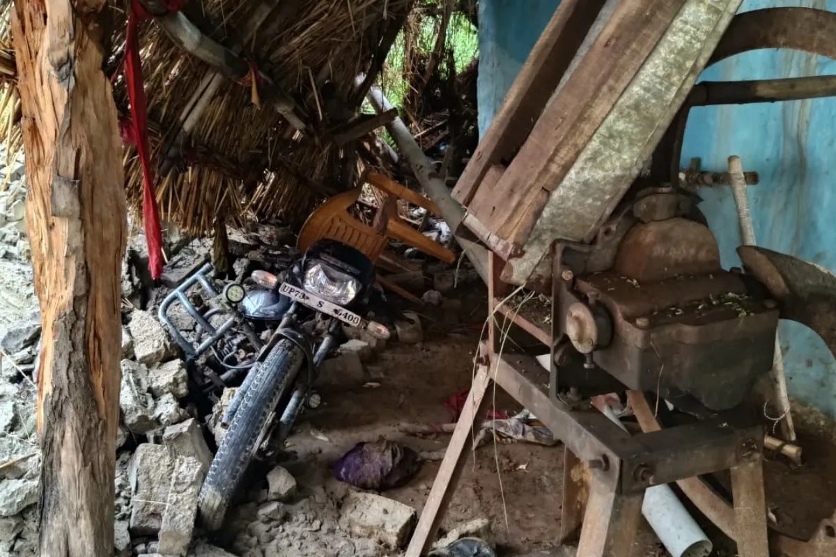 कौशांबी में तूफान ने छीन ली तीन जिंदगियां, दीवार गिरने से मलबे में दबकर मां और दो बच्चों की मौत, बेटी घायल