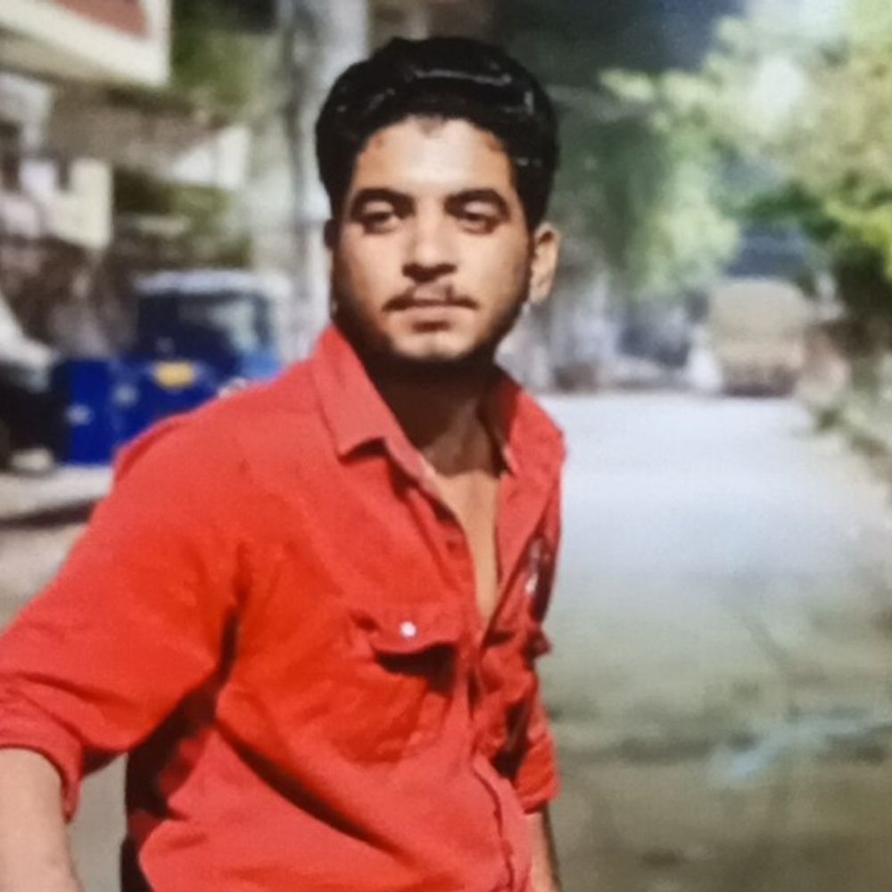 जबलपुर में देर रात युवक की हत्या:घर के बाहर घूम रहे युवक को घेरकर गले और चेहरे पर चाकू मारा; तीन आरोपी फरार