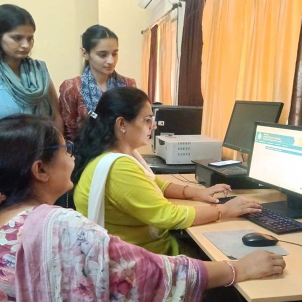 स्नातक प्रथम वर्ष एडमिशन के लिए आवेदन 31 तक:कॉलेजों में बनाए कंप्यूटर सेल, जहां निशुल्क अप्लाई कर पाएंगे विद्यार्थी, 12वीं रिजल्ट आने के बाद बढ़ी संख्या