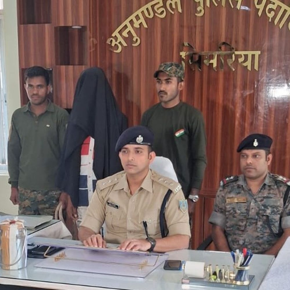 चतरा पुलिस ने 23 लाख की अफीम की जब्त:घरों से अफीम, डोडा और पोस्ता दाना जब्त, अफीम के साथ युवक गिरफ्तार