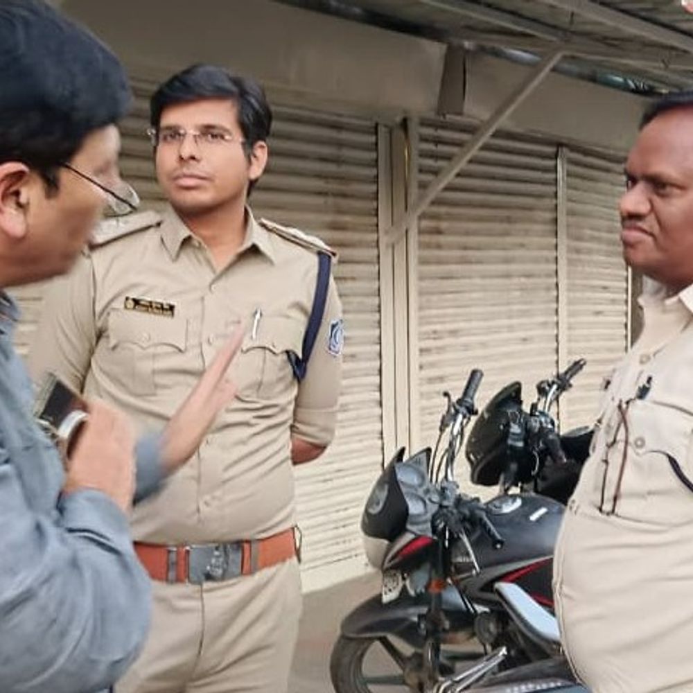 हाईकोर्ट ने कहा-किसके निर्देश पर दुकान किया सील:आबकारी आयुक्त-एसपी से मांगा जवाब,एफिडेविट दाखिल करने के निर्देश;आधी रात बिना सूचना की थी दुकान बंद