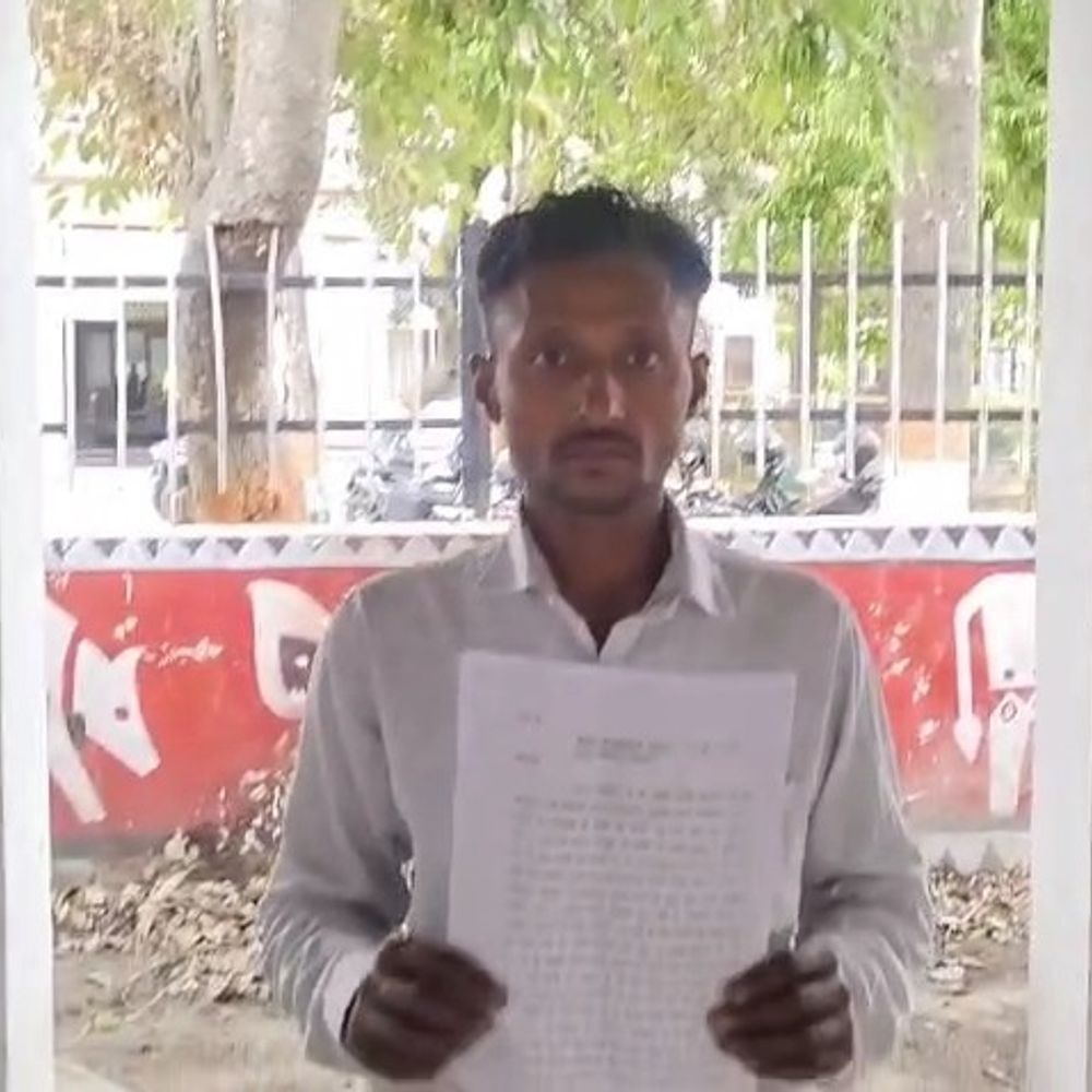 मजदूरी करके पत्नी को ANM बनाया…साथ रहने से की इनकार:गोंडा में पति बोला- डेढ़ लाख खर्च कर पढ़ाया, अब 10 लाख मांग रही