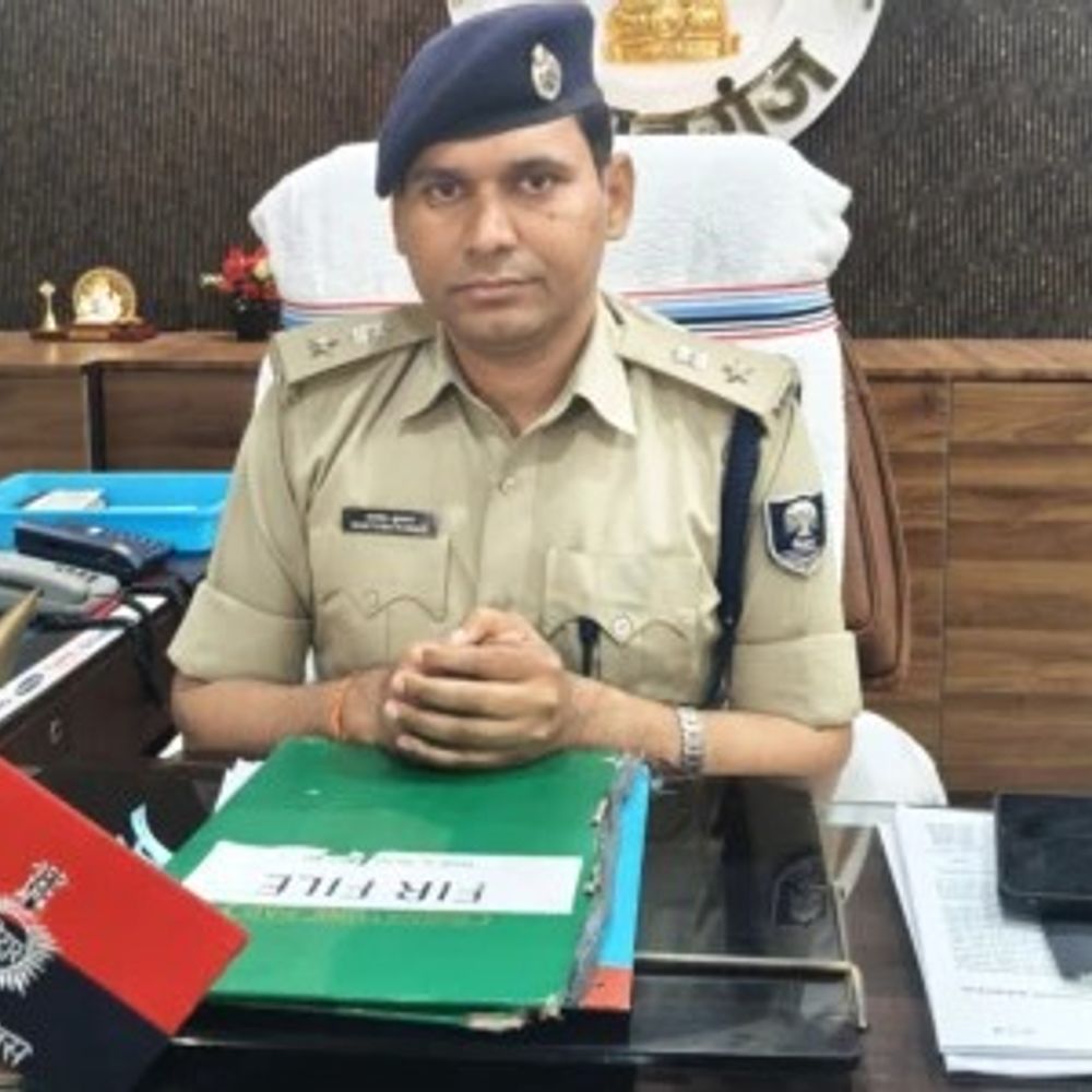 किशनगंज के छत्तरगाछ पिकेट प्रभारी हुए सस्पेंड:जब्त ट्रैक्टर छोड़ने, बिचौलियों से सांठगांठ के आरोप में एक्शन