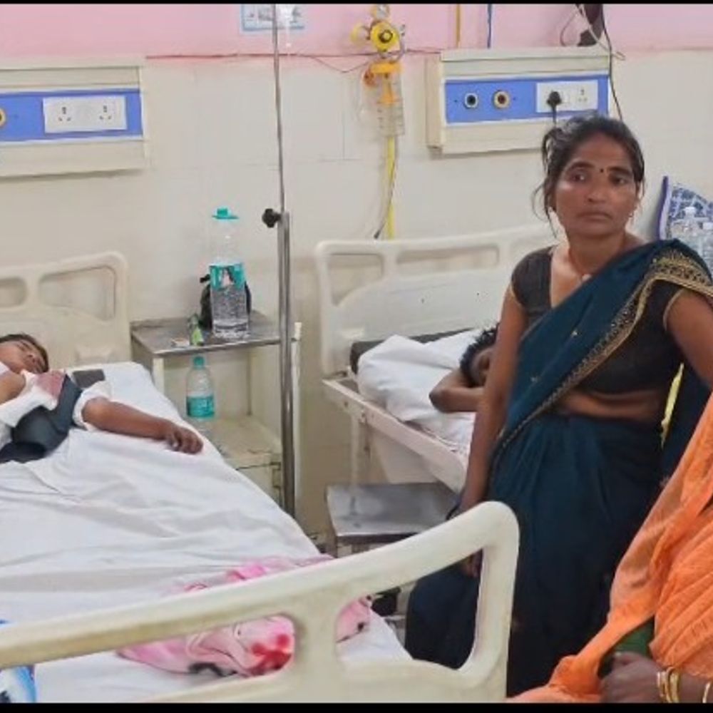 कौशांबी में हर्ष फायरिंग में बच्चे को लगी गोली:छत पर खड़े होकर बारात का वीडियो बना रहा था, अस्पताल में इलाज जारी