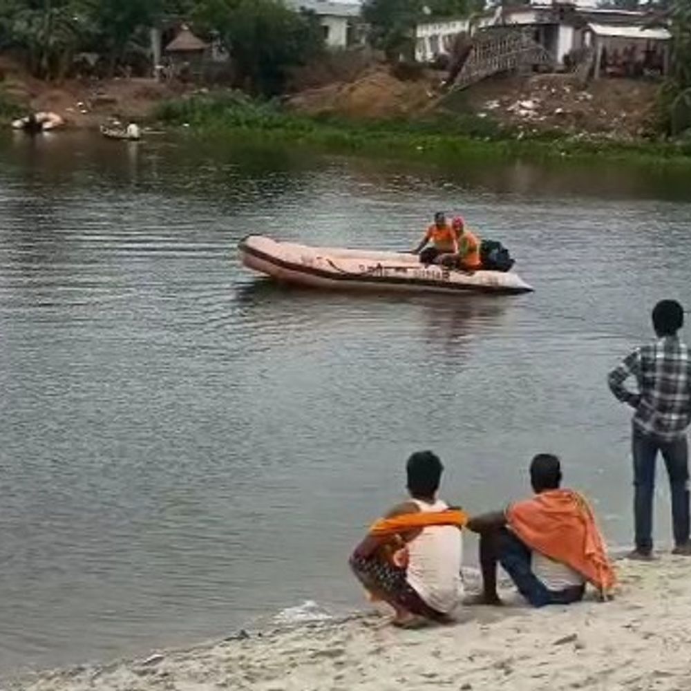गोपालगंज में पोखरे में डूबा छात्र, SDRF तलाश में जुटी:3 दोस्तों के साथ नहाने गया था, 24 घंटे बाद भी नहीं मिला सुराग