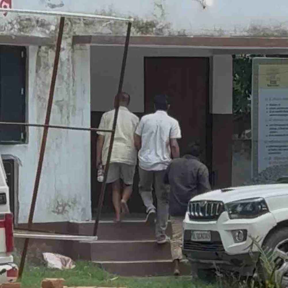 मोतिहारी में NCB की रेड, 2 तस्कर गिरफ्तार:70 लाख कैश, 400 किलो डोडा और नोट गिनने की मशीन जब्त